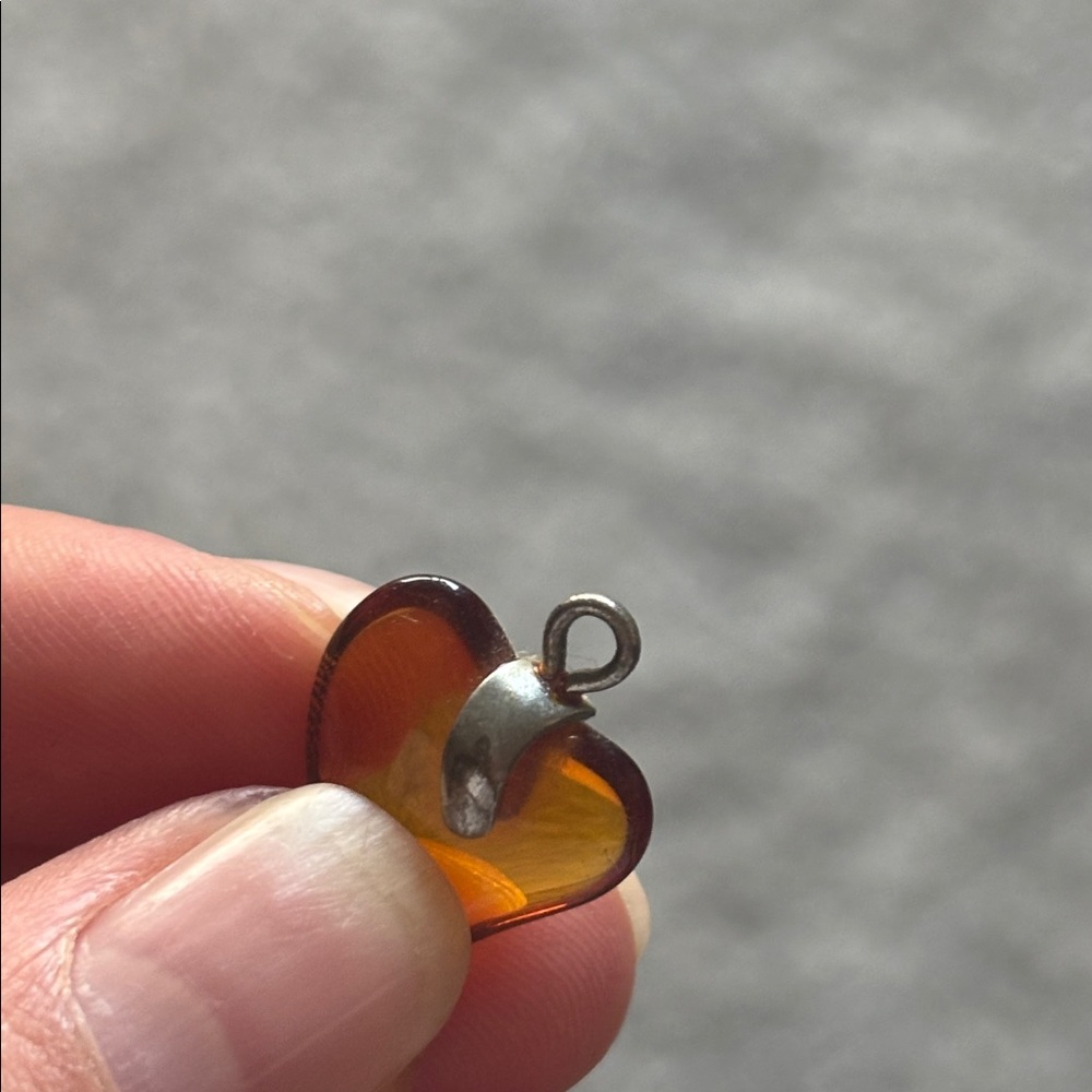 🧡 Vintage Silver Resin Heart Pendant - Picture 3 of 3